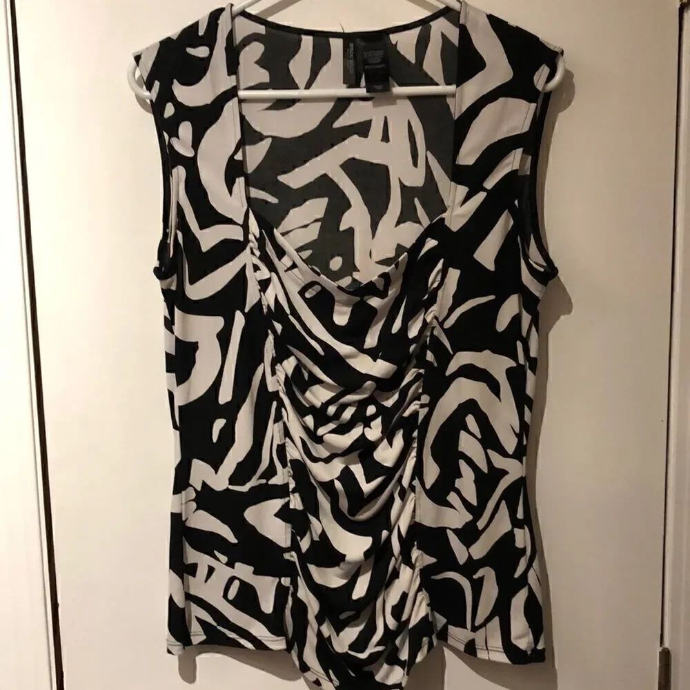 Bisou black on white deep neck camisole